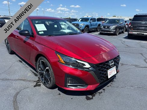 Used 2023 Nissan Altima 2.5 SR FWD image 3