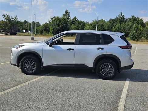 Used 2025 Nissan Rogue S image 4