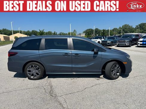 Used 2025 Honda Odyssey Touring image 2
