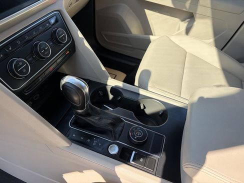 Used 2019 Volkswagen Atlas SE w/ Towing Package image 13