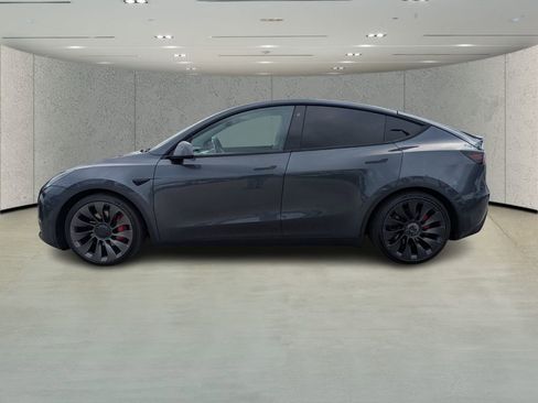 Used 2022 Tesla Model Y Performance image 6