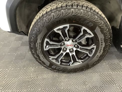 Used 2023 GMC Canyon AT4 image 2