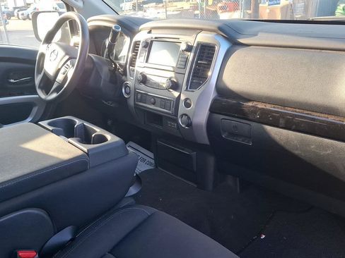 Used 2019 Nissan Titan SV RWD image 14