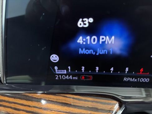 Used 2022 Cadillac Escalade ESV Premium Luxury AWD/4WD image 35