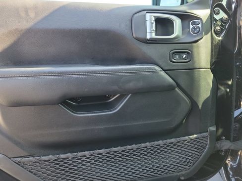 Used 2021 Jeep Wrangler Unlimited Sahara AWD/4WD image 12