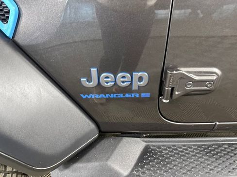 Used 2024 Jeep Wrangler Unlimited image 10