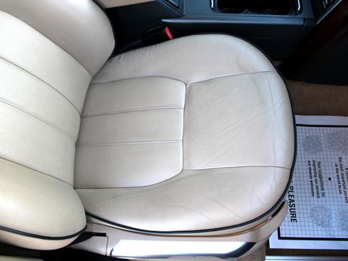 Used 2012 Land Rover Range Rover HSE image 13