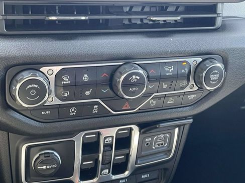 Used 2024 Jeep Gladiator Sport AWD/4WD image 36