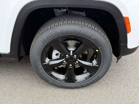New 2025 Jeep Grand Cherokee Altitude AWD/4WD image 13