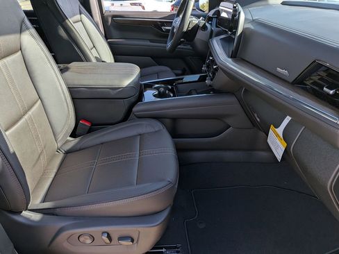 New 2026 Chevrolet Suburban High Country w/ Sun And Tow Package AWD/4WD image 25