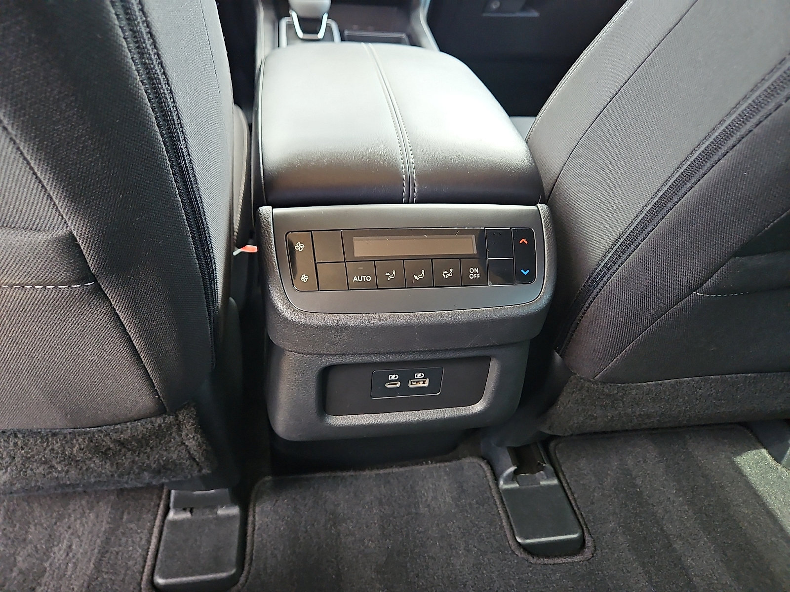 Used 2024 Nissan Pathfinder SV FWD image 8