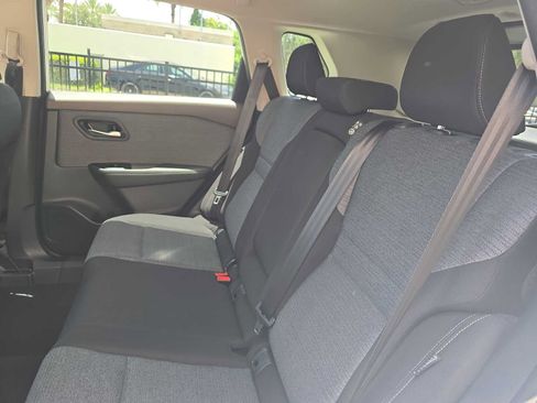 Used 2021 Nissan Rogue SV FWD image 11