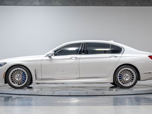 Used 2022 BMW ALPINA B7 xDrive AWD/4WD image 34