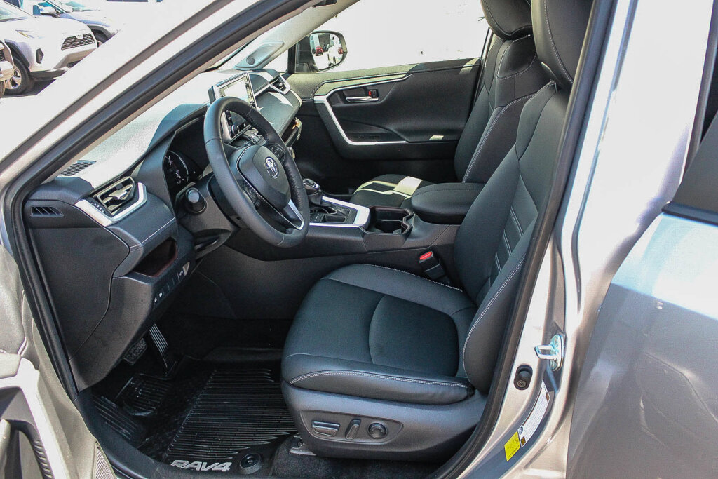 Certified 2021 Toyota RAV4 Limited FWD image 9
