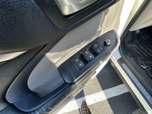 Used 2014 Toyota Highlander Limited image 19