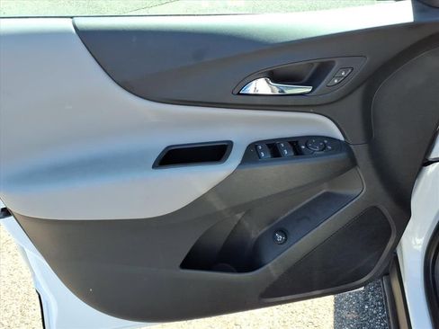 Used 2023 Chevrolet Equinox LT w/ Driver Convenience Package image 24