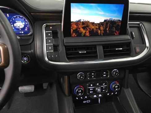 Used 2023 Chevrolet Suburban High Country image 5