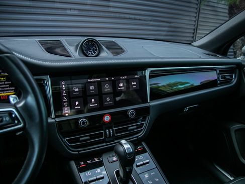 Certified 2023 Porsche Macan S AWD/4WD image 20