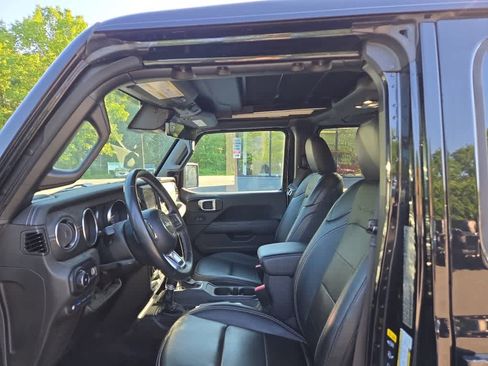Used 2023 Jeep Wrangler Unlimited Sahara w/ Cold Weather Group AWD/4WD image 12