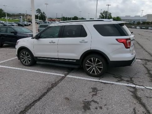 Used 2016 Ford Explorer Platinum AWD/4WD image 6