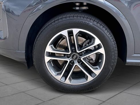 Certified 2025 Audi Q5 Premium w/ Convenience Package AWD/4WD image 11