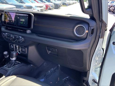 Certified 2024 Jeep Wrangler Unlimited Sahara w/ Dual Top Group AWD/4WD image 15