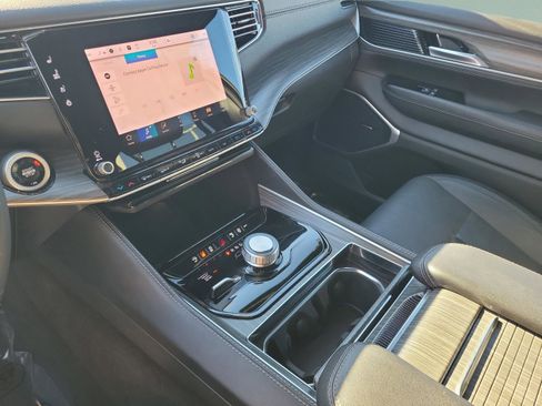 Used 2024 Jeep Wagoneer L Series II w/ Flexible Seating Group image 36