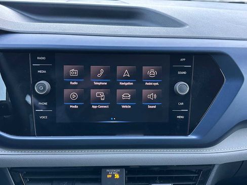 Used 2024 Volkswagen Taos SE image 26