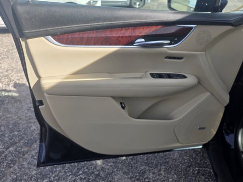 Used 2017 Cadillac XT5 Luxury w/ Driver Awareness Package image 10