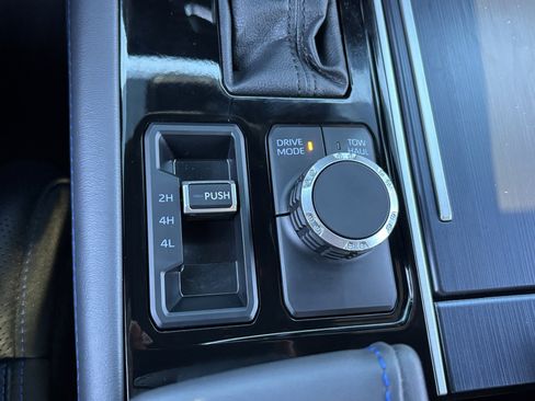 Used 2023 Toyota Tundra Platinum image 4