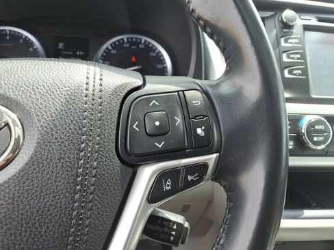 Used 2018 Toyota Highlander XLE FWD image 19