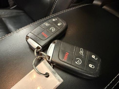 Used 2017 Jeep Grand Cherokee Limited image 18