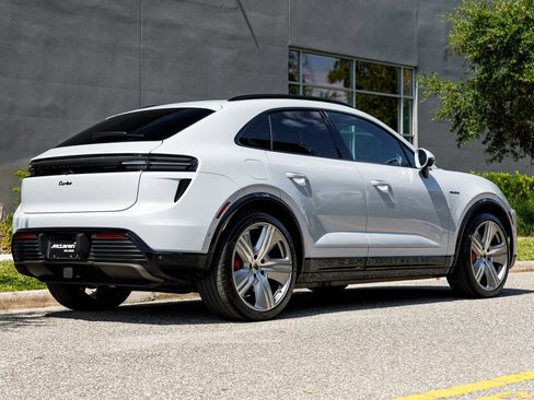 Used 2025 Porsche Macan Turbo Electric AWD/4WD image 6