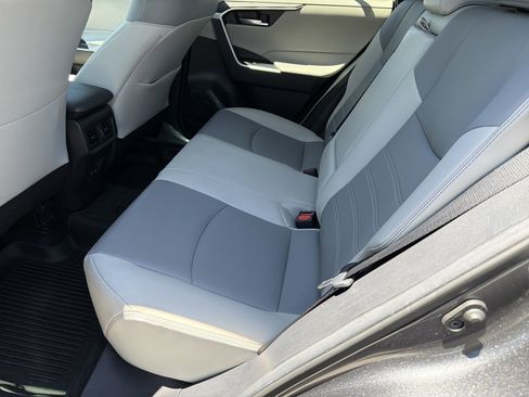 Used 2020 Toyota RAV4 XLE Premium FWD image 29