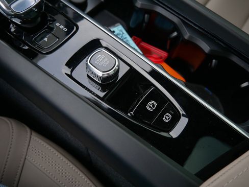 Used 2026 Volvo XC60 B5 Plus w/ Climate Package image 19