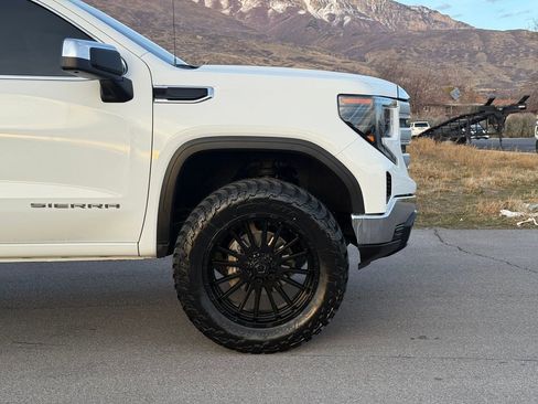 Used 2023 GMC Sierra 1500 SLE image 3