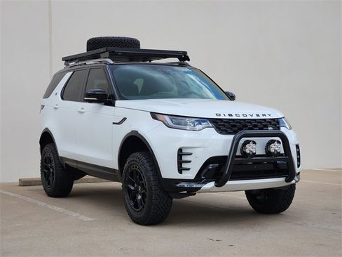 Used 2024 Land Rover Discovery Dynamic SE image 3