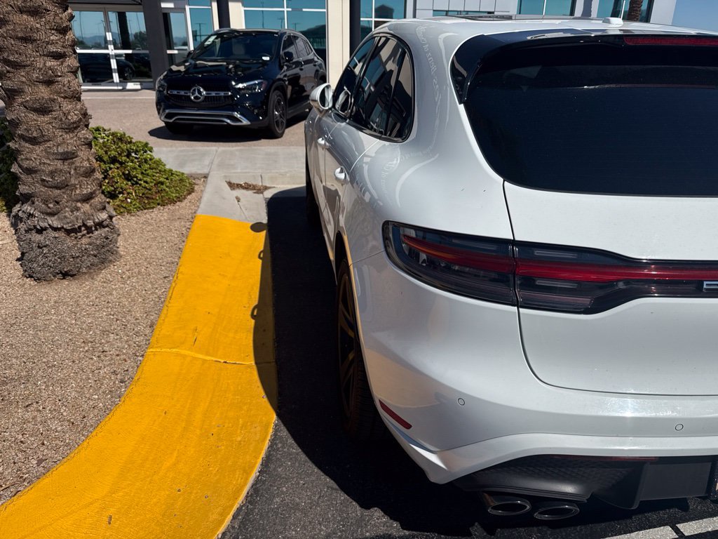 Used 2024 Porsche Macan AWD/4WD image 3