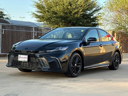 Used 2026 Toyota Camry SE w/ Convenience Package FWD image 3