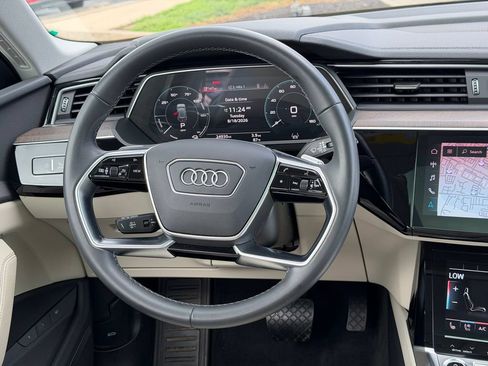 Certified 2024 Audi Q8 e-tron Premium Plus w/ Premium Plus Package AWD/4WD image 23