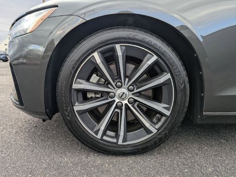 Used 2022 Volvo S60 B5 Inscription image 11