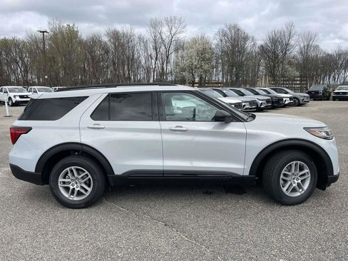 New 2026 Ford Explorer Active image 2
