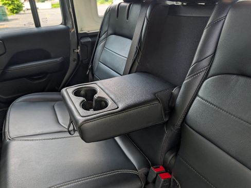 Used 2023 Jeep Wrangler Unlimited Sahara w/ Cold Weather Group AWD/4WD image 22