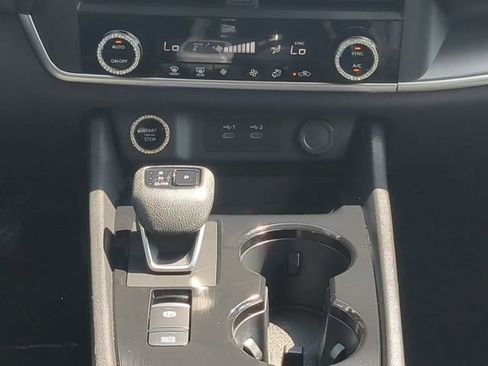 Used 2024 Nissan Rogue SV FWD image 18