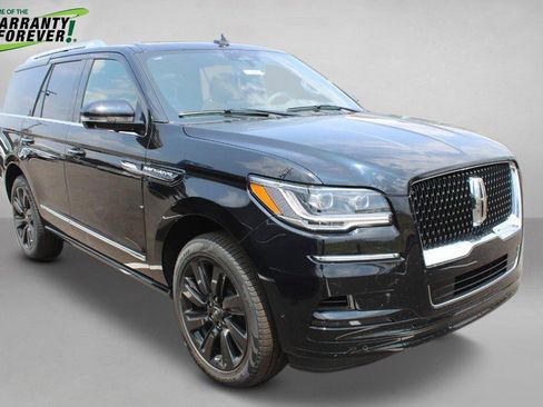 Used 2023 Lincoln Navigator Reserve RWD image 3