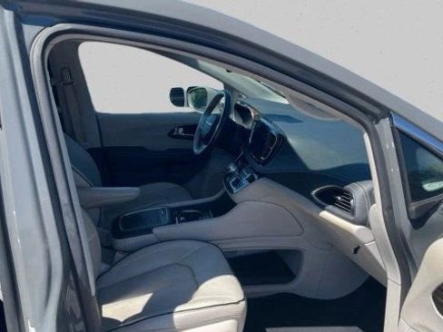 Used 2021 Chrysler Pacifica Limited w/ Premium & Safety Sphere Group AWD/4WD image 18
