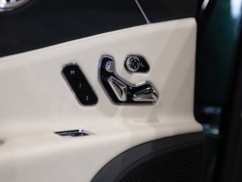 Used 2023 Bentley Flying Spur Plug-In Hybrid AWD/4WD image 31