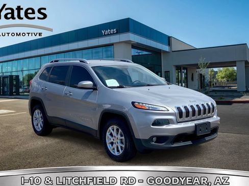 Used 2018 Jeep Cherokee Latitude w/ Safety Group AWD/4WD image 1