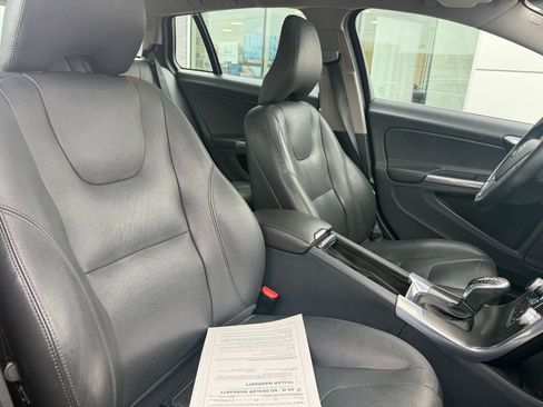 Used 2016 Volvo V60 T5 Premier w/ Convenience Package FWD image 26