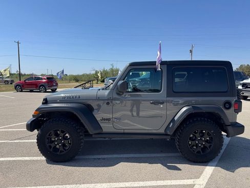 Used 2022 Jeep Wrangler Sport AWD/4WD image 3